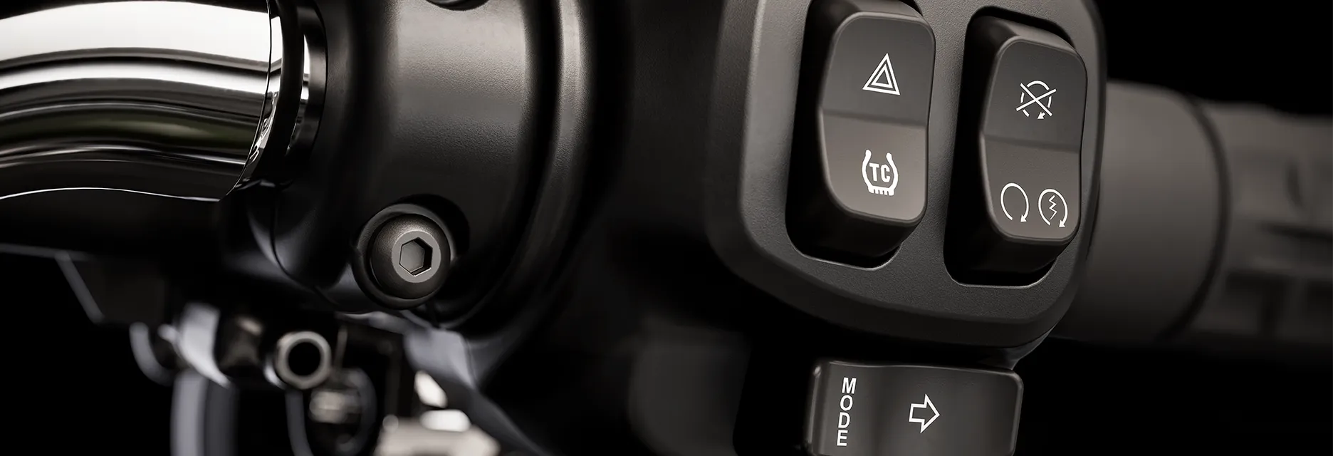Controles manuales mejorados en motocicleta Breakout Harley Davidson